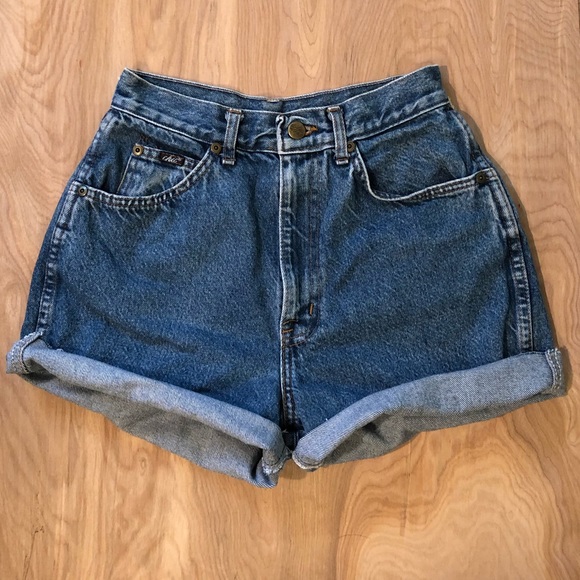 Chic High Waisted Shorts - Picture 3 of 7